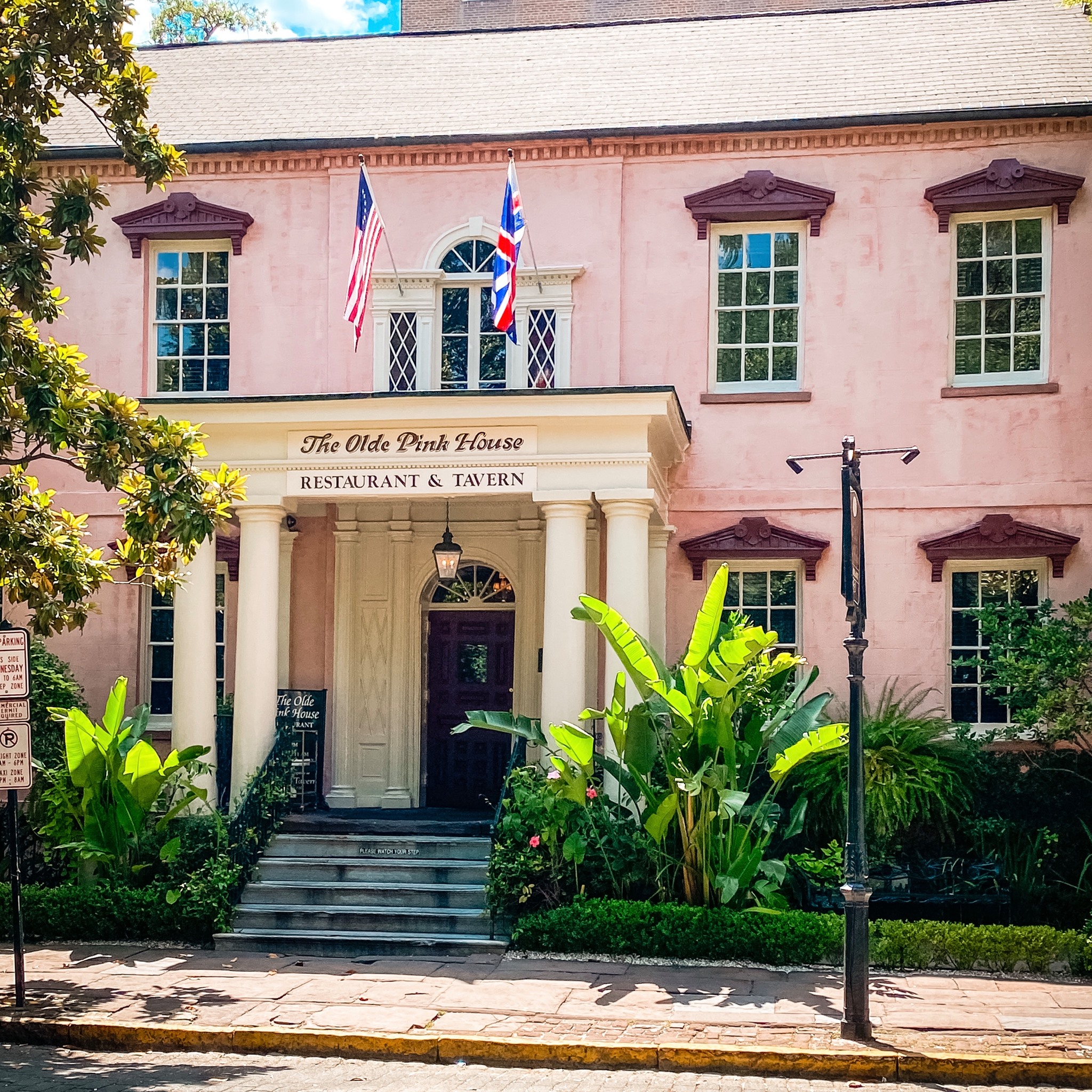 One of Savannah’s Oldest – The Olde Pink House